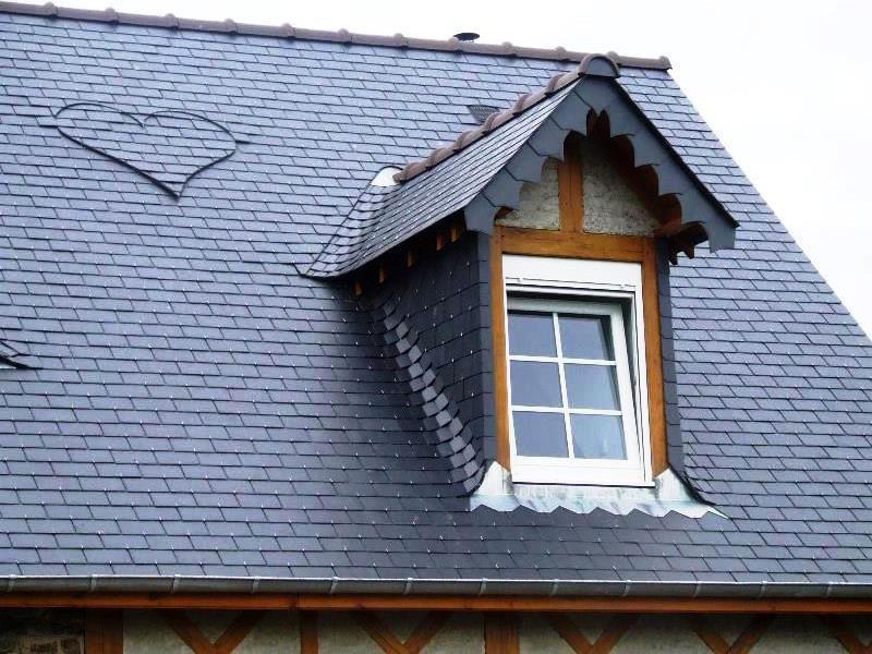 Lucarne avec couverture en ardoise